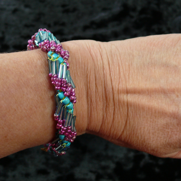 3/$25 Twisted beaded bracelet pinks turquoise - Picture 5 of 5